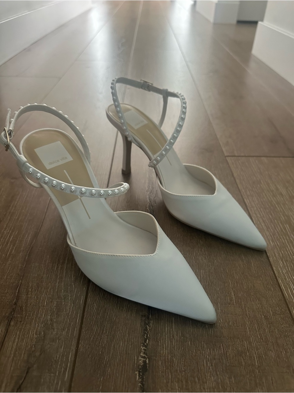Dolce Vita Kamra Pearl White Satin - Size 9 with Box